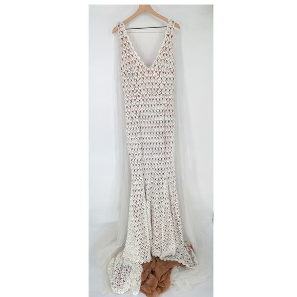 Daughters of Simone Nev Crochet Lace Wedding Dress Nude Lined Boho Gown Medium - Picture 4 of 6